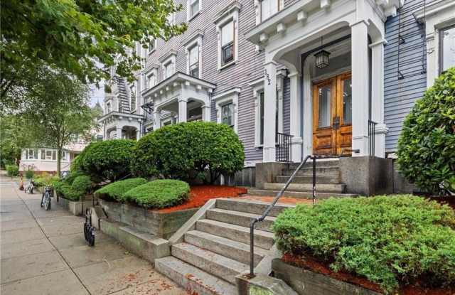 182 Bowen Street