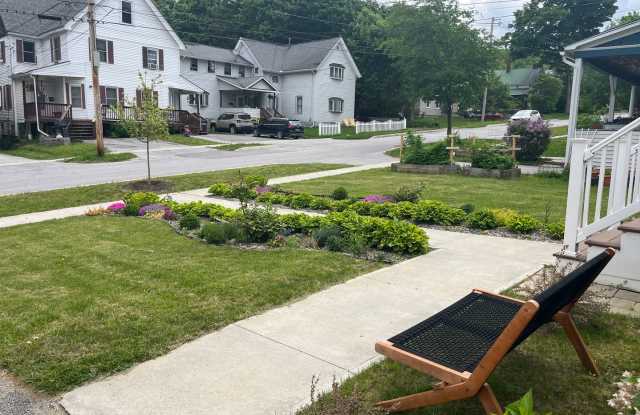 Beautiful Two Bedroom Single Family in the heart of the City!