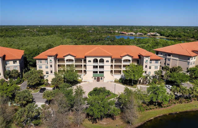 7718 LAKE VISTA COURT