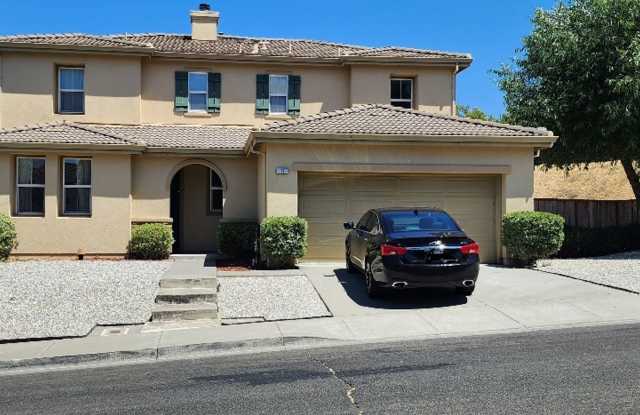 Welcome to American Canyon!! Beautiful Large 5 Bed 3 Full Bath for Lease