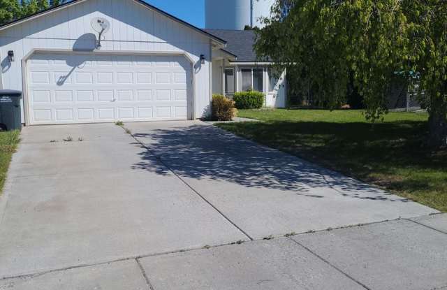 House for rent - 1708 East Wildcat Lane, Moses Lake, WA 98837