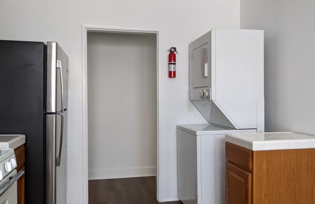 1263 1/2 South Plymouth Boulevard