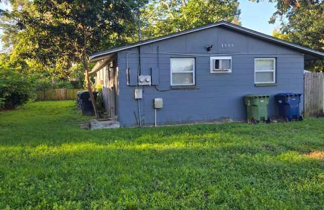 2 BEDROOM 1 BATH NEAR USF