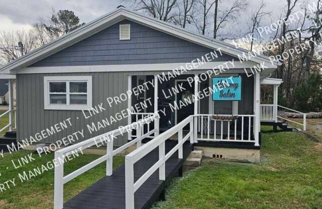 Commerical Space Available in Fort Oglethorpe. As a Salon, Office or Remodel negotiable
