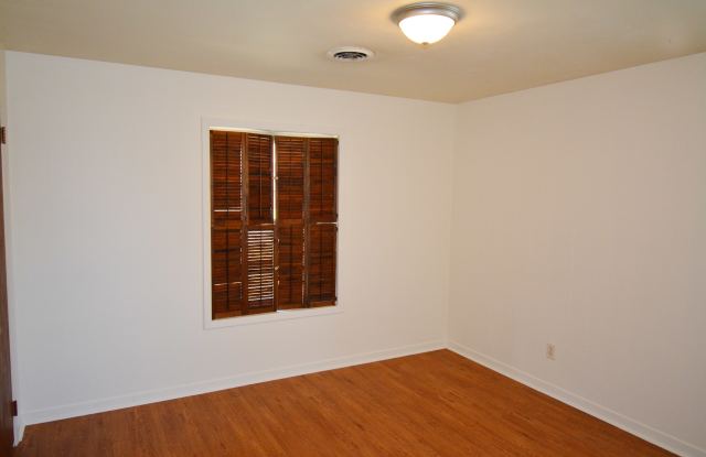 908 East Stone Street