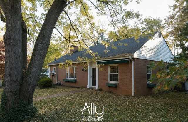 1605 Cambridge Circle