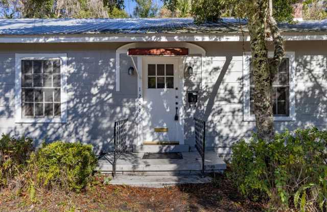 Location location location! This 2 bedroom 1 bath home is convenient to everything!