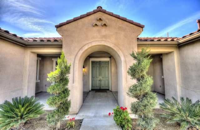 Gorgeous 5bd+ 3bd! Ria Bravo