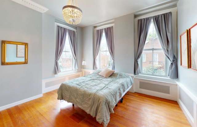 715 Soulard St - -