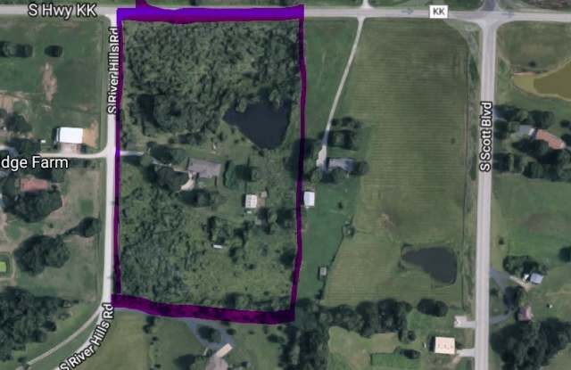 Beautiful Hobby Farm on 10 Acres!