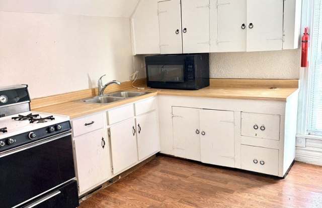 674 Saint Charles Street unit: Upper