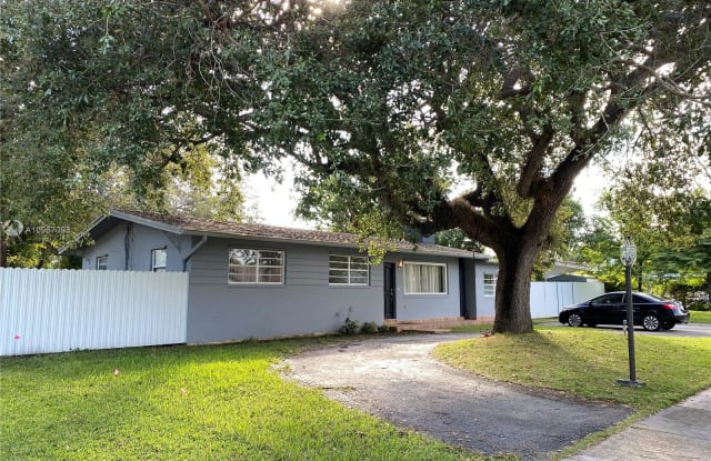 8600 SW 124th St - 8600 Southwest 124th Street, Kendall, FL 33156