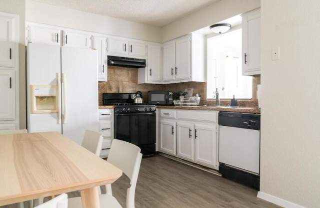 1212 Bonnie Brae Street