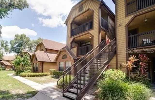 415 LAKEPOINTE DRIVE