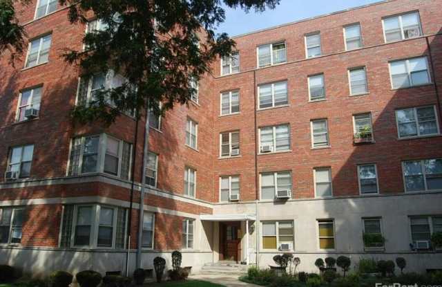 2600 W Berwyn Avenue unit: 106