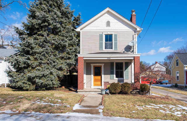 WESTWOOD- BEAUTIFULLY UPDATED 2 BEDROOM 1.5 BATH 2STORY W/ 2 CAR GARAGE - 3318 Hildreth Avenue, Cincinnati, OH 45211