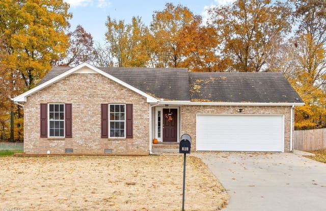 610 Corinth Ct - 610 Corinth Court, Clarksville, TN 37040