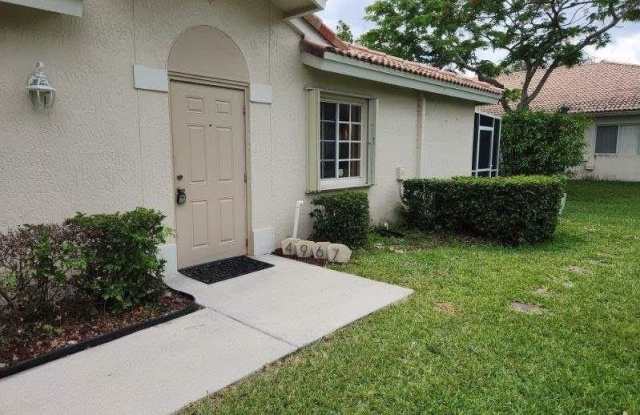 Photo of 4967 SW 32nd Ave