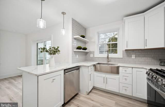 Photo of 156 EDGEMONT Avenue