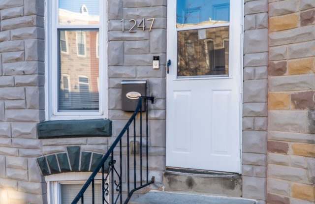 Charming Urban Living: 2BR Townhome with Modern Amenities in Pigtown
