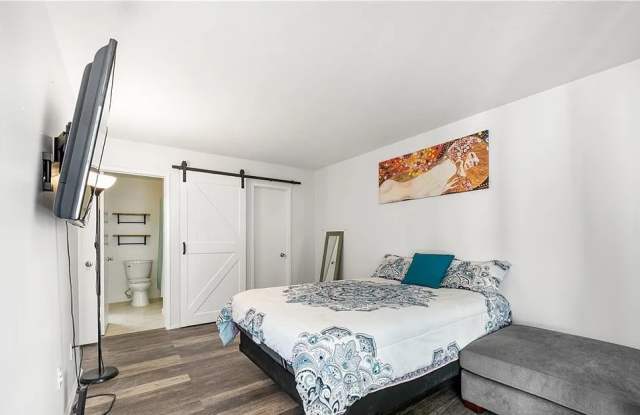 8601 International Ave