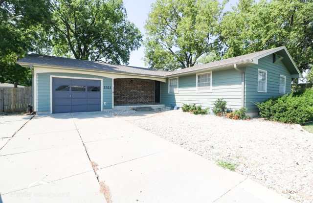 2323 Claflin 1