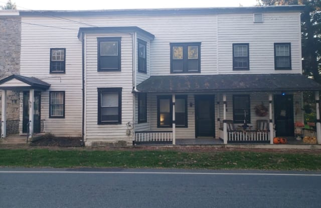 4 N RIVER-APT. - 4 N River St, Maytown, PA 17550