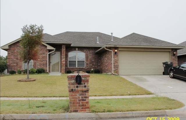 NOW LEASING FOR FALL! 4 bed, 2 bath, 2 car garage home 1.5 miles from OU Campus! August move in photos photos