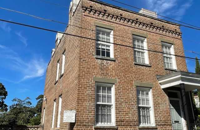Photo of Move in Ready Duplex Close to Forsyth Park