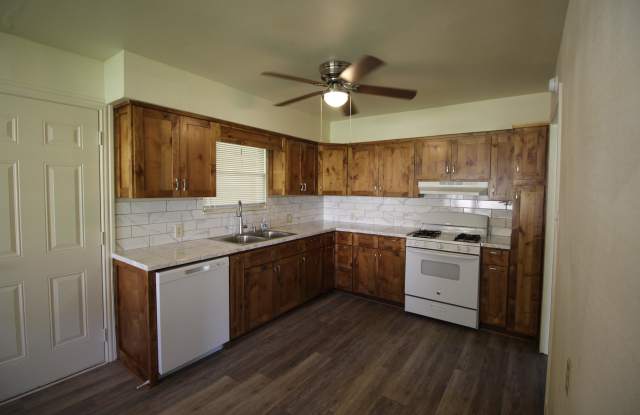 400 North Waldrip Street