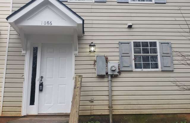 3BR TOWNHOME STONE MOUNTAIN! GREAT LOCATION! - 1086 Thorn Woode Lane, DeKalb County, GA 30083