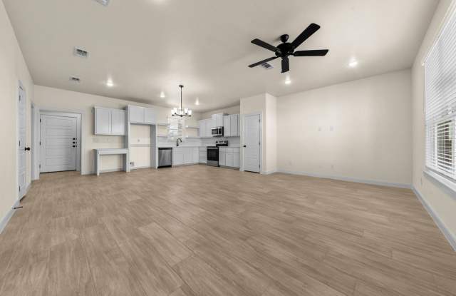 4623 Kings Crossing Blvd
