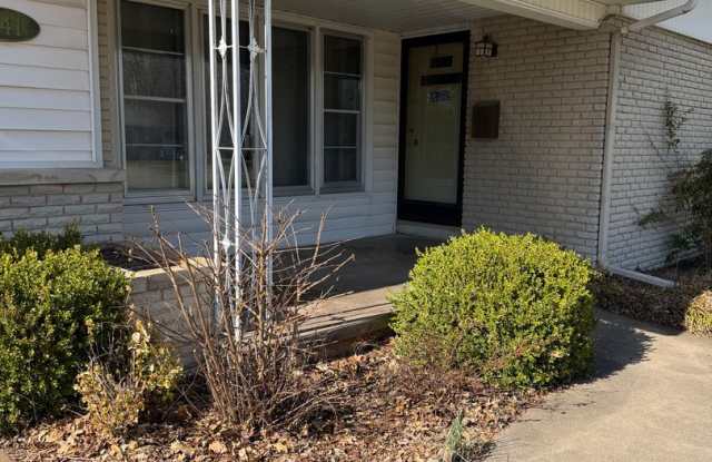 3 bedroom, 2 bathroom, 2 car garage hom for rent