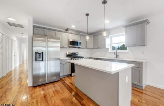 500 S 18th St
