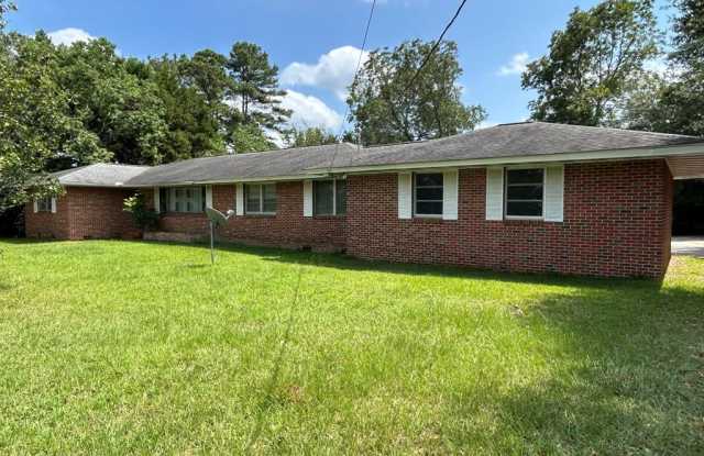 713 University Ave