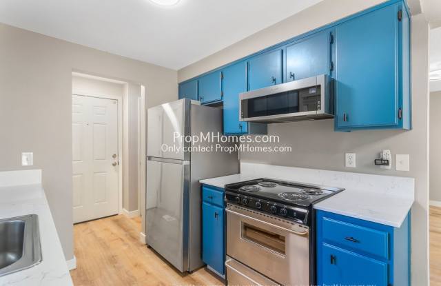 Photo of Updated Two Bedroom Duplex in Oak Grove!