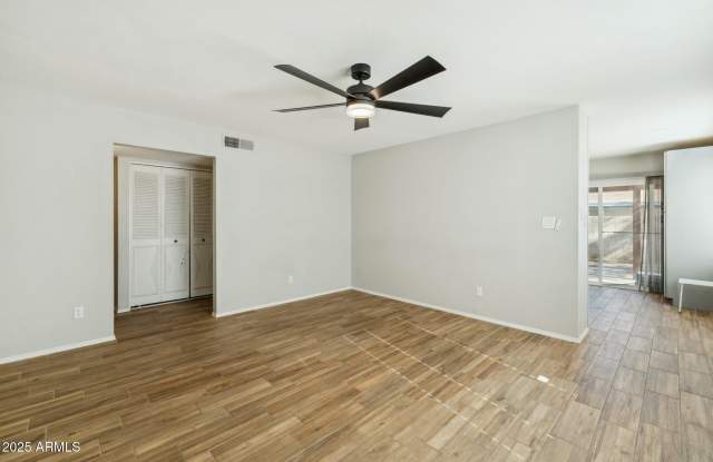 1540 E EL PARQUE Drive