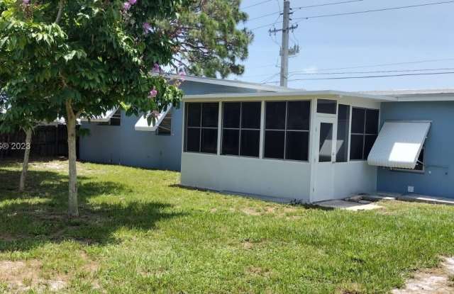225 NE Prima Vista Blvd