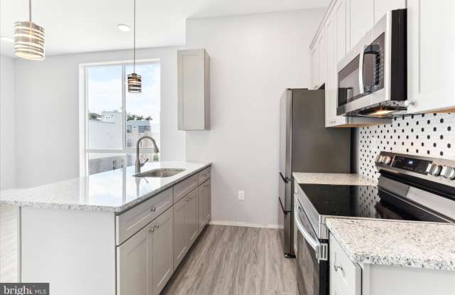 650 SOUTH Street unit: 3