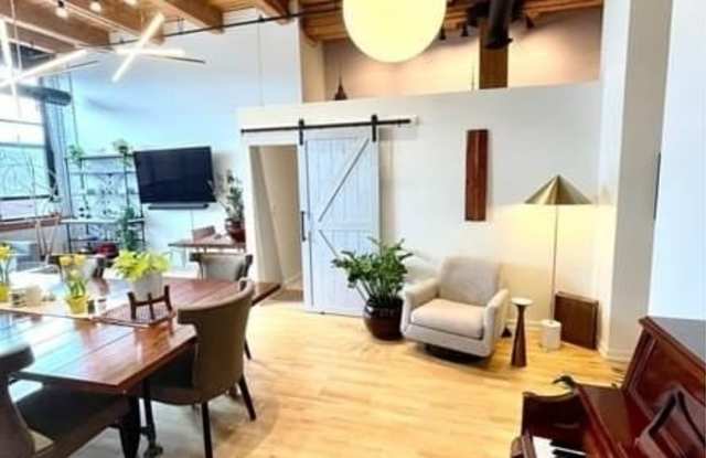 1243 S Wabash Avenue