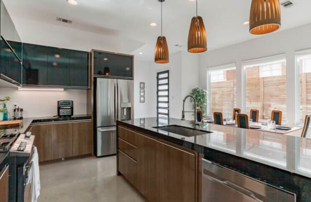 18996 Kittridge Street