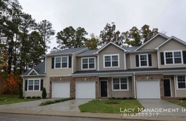 136 Florians Dr - 136 Florians Drive, Holly Springs, NC 27540