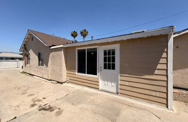 2 Bed, 1 Bath in Colton!