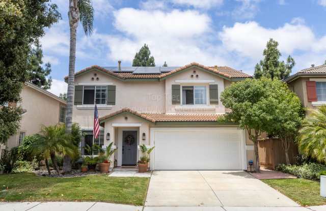 Gorgeous upgraded 4 bed 2.5 bath 2,216 sqft home with Remodeled Kitchen, Hardwood Floors, Tesla Solar Panels in River Ranch available for in Late August!