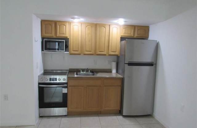 1102 Bahama Bnd