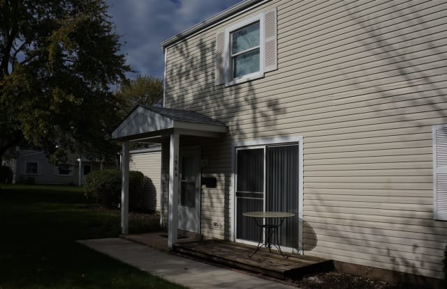 196 Elizabeth Ct Unit B - 196 Elizabeth Court, Bartlett, IL 60103