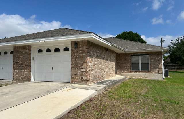 3/2/2 on County Line Rd / Walk to Kraft Park & The Countyline- Memorial Trail / Fridge Included / No Carpet /NBISD