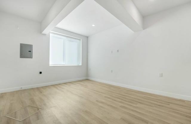 Hollywood Hills Apartments