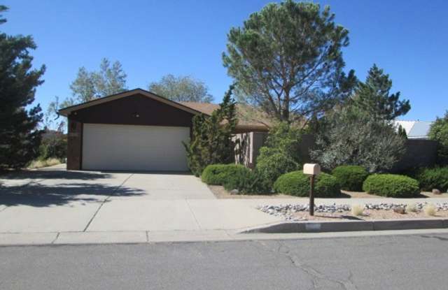 Photo of Nice 3 bedroom 2 bath located in Northeast Foothills on Cul De Sac St.