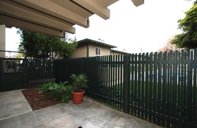 902 Peninsula Ave Apt 102